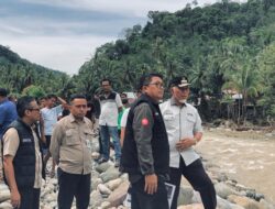 Tinjau Dampak Bencana di Pesisir Selatan, Gubernur Mahyeldi Tegaskan Pemerintah Hadir dan Dana Penanganan Siap