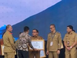Gubernur Mahyeldi Raih Upakarya Wanua Nugraha dari Pemerintah Pusat