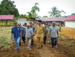 Gubernur Apresiasi Gotong Royong Warga Kampung Talang Bangun Huntara dan Surau Pascabencana