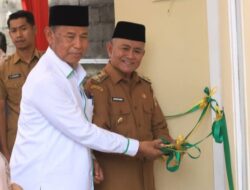 Wawako Solok Serahkan Bantuan Bedah Rumah Baznas Bagi 20 Penerima