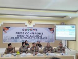 Tuntaskan Identifikasi Korban Bencana, Wakapolda Sumbar Serahkan 3 Jenazah Hasil Uji DNA kepada Keluarga Korban Bencana Banjir Bandang