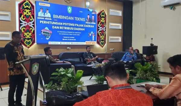 Bimtek penghitungan potensi pajak dan retribusi daerah demi meningkatkan kompetensi aparatur yang dilaksanakan Pemkab Kotim di Sampit, Kamis (29/1/2026).