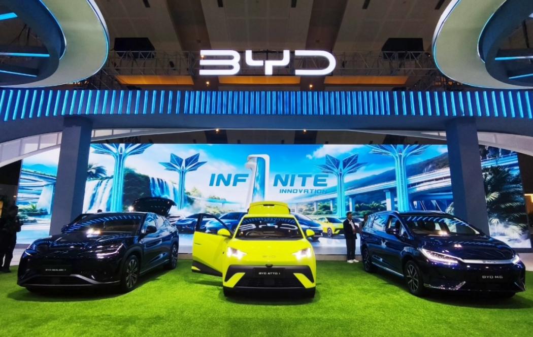 BYD menghadirkan terobosoan teknologi terbaru mendorong kemajuan pasar otomotif Indonesia.