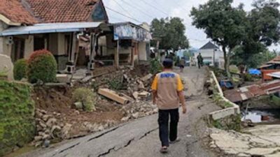 Romo Muhammad Syafi’i, Pemerintah Relokasi Pesantren Terdampak Bencana di Tegal