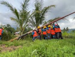 PLN Nyalakan Listrik untuk Keluarga Prasejahtera di Padang, Harapan Baru bagi Mahasiswa Berprestasi