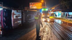 Diduga Sopir Mengantuk, Dua Truk Tabrakan di Simpang Rumbio Solok