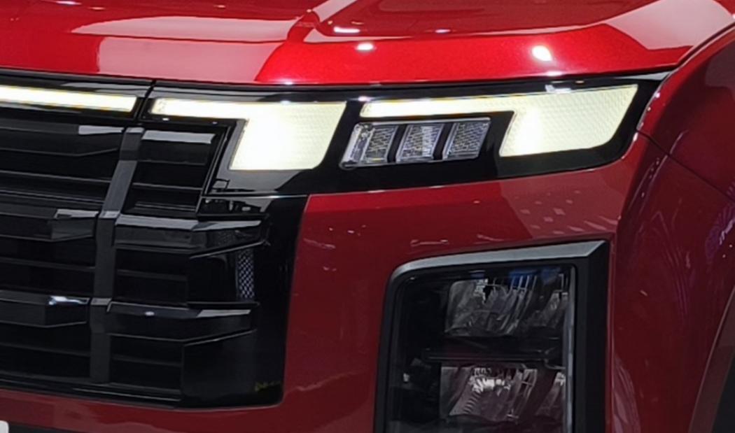 Debat lampu depan terlalu terang kembali memanas setelah banyak pengemudi mengeluhkan silau di malam hari.