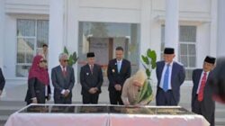 Gubernur Sumbar, Mahyeldi Ansharullah, mendampingi Menteri peresmian UPTD PPPA.
