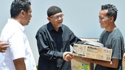 Sekda Agam Hadiri Serah Terima Bantuan.