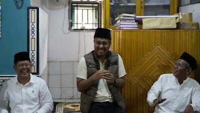 Safari Ramadan di Masjid An Nur Lubuk Sikaping, Vasko Ruseimy Serahkan Bantuan Rp25 Juta