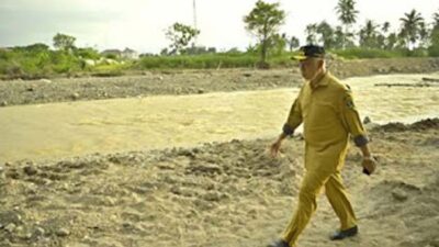 Gubernur Sumbar Mahyeldi Ansharullah turun langsung meninjau.