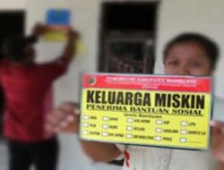 Stiker Keluarga Miskin Mulai Ditempel di Silaing Bawah