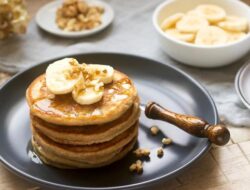 Tak Harus Sirup Jagung, Ini 5 Topping Sehat untuk Pancake dan Wafel