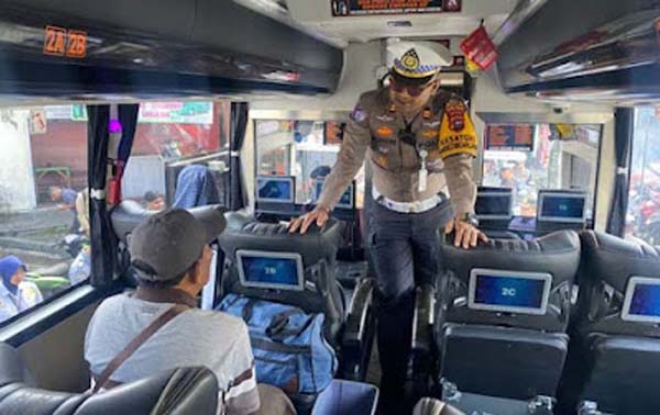 Satlantas Polres Solok Kota Laksanakan Ramp Check Kendaraan Umum di Terminal Bareh Solok