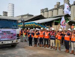 PT Semen Padang Lepas Pengiriman Perdana SEPABLOCK untuk Huntap Korban Bencana Sumatera