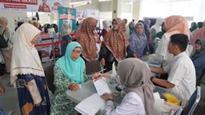 Pemeriksaan kesehatan di acara Tabligh Akbar Masjid Raya Sumbar.