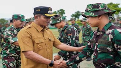 Bupati Solok melepas personel Satgas Penanganan Bencana Kodim 0309 Solok.
