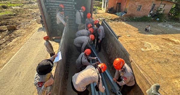 Pembangunan jembatan pasca bencana di Kabupaten Agam.