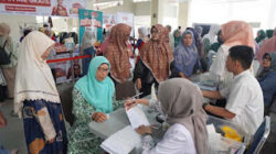 Pemeriksaan kesehatan di acara Tabligh Akbar Masjid Raya Sumbar.