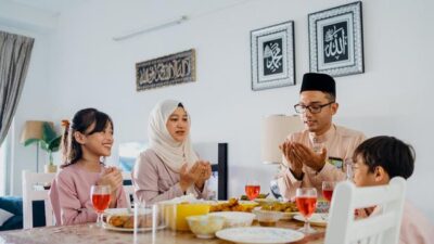 Mengenalkan puasa pada anak bukan sekadar melatih menahan lapar dan haus.