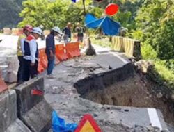 Jalur Padang–Bukittinggi di Lembah Anai Menyempit Akibat Terban, Lalu Lintas Satu Arah