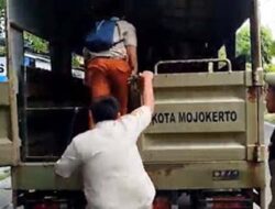 Satpol PP Mojokerto Amankan Pelajar yang Nongkrong Saat Jam Sekolah