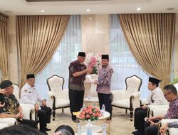 Gubernur Mahyeldi Serahkan Rekomendasi Seminar Wakaf Internasional kepada Menteri Agama RI