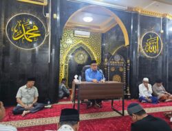 Sekdaprov Sumbar Laksanakan Tarawih Perdana di Masjid Baitul Haadi, Kecamatan Lubuk Begalung, Kota Padang
