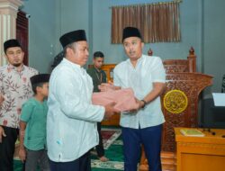 Wagub Sumbar Vasko Ruseimy Serahkan Bantuan Rp25 Juta untuk Pembangunan Masjid Nurul Islam Kabupaten Limapuluh Kota