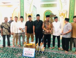 Disambut Hangat Warga Payolinyam, Wagub Vasko Salurkan Bantuan Rp25 Juta dan Al-Qur’an untuk Masjid Nurul Jannah