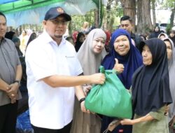 Andre Rosiade Turun Tangan Serahkan Paket Sembako untuk 1.500 Warga Pariaman Meski Bukan Basis Suara