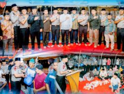 Hangatkan Ramadan, Wakapolda Sumbar Buka Puasa dan Tarawih Bersama Warga Huntara Pesisir Selatan ‎
