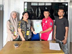Tim Residu PTSL Labuhanbatu Jemput Bola Serahkan 46 Sertipikat Tanah di Aek Kuo