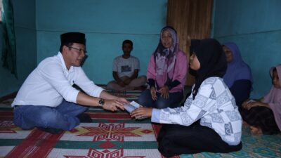 Wako Zulmaeta Serahkan Bansos Swadaya Masyarakat Sebesar Empat Juta Lebih