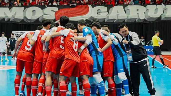 Timnas Indonesia menang dengan Vietnam 3-2. Di semifinal Garuda Muda ditantang Jepang.