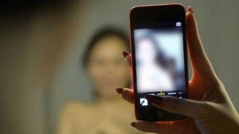 Video Call Seks (VCS) diduga bupati Lima Puluh Kota heboh.