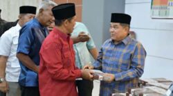 Bupati Agam, Benni Warlis, bersama Wakil Bupati Agam, Muhammad Iqbal, mengadakan buka puasa.