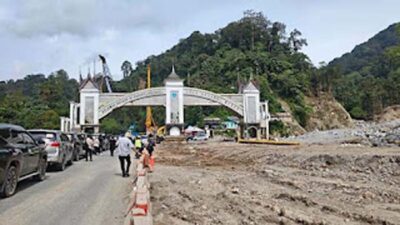 Kondisi jembatan kembar Padang Panjang saat ini masih dalam perbaikan.