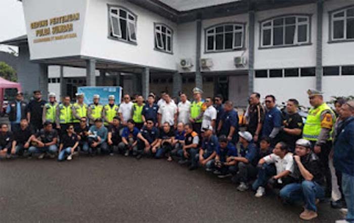 ​Gandeng Polda Sumbar, IMBI Salurkan 2.000 Paket Takjil dan Santuni Anak Yatim.