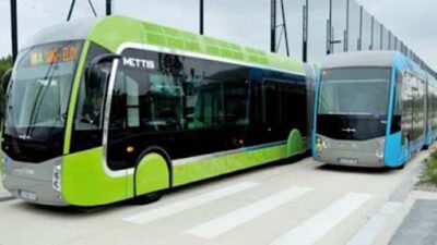 Salah satu jenis bus rapid transit {BRT) atau angkutan massal antarwilayah.