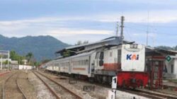 KA Pariaman Ekspres.