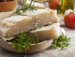 4 Cara Mudah Mengurangi Rasa Asin pada Ikan Asin Sebelum Dimasak