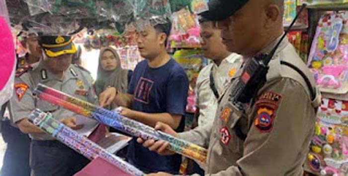 Polresta Padang Razia Petasan di Pasar Raya, Jaga Ketertiban Selama Ramadan