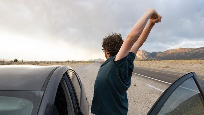 Ada beberapa cara sederhana yang bisa dilakukan untuk mengatasi rasa pegal dan nyeri karena duduk lama saat perjalanan mudik.