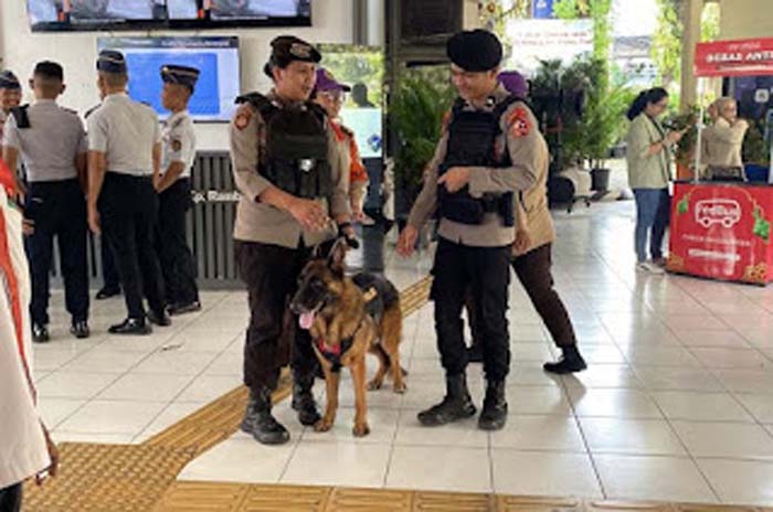 Anjing pelacak dikerahkan awasi Terminal Kampung Rambutan.