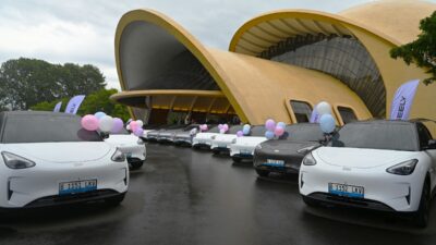 1.000 Unit Geely EX2 Mulai Dikirim ke Konsumen.