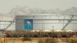 Kilang minyak Saudi Aramco di Ras Tanura, Arab Saudi, kembali menjadi target serangan drone diduga dari Iran, Rabu (4/3).