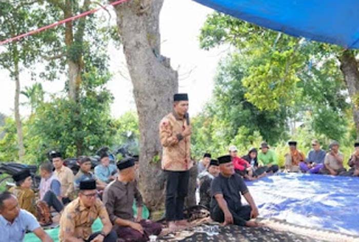 Bupati Solok, Jon Firman Pandu, menghadiri acara adat Bakaua Lindang.