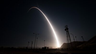 Amerika Serikat menguji coba rudal balistik antarbenua (ICBM) LGM 30G Minuteman III tanpa membawa hulu ledak.