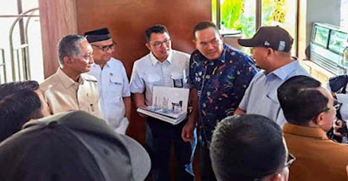 Wali Kota Pariaman, Sumbar Yota Balad saat menemui Menteri PU RI.